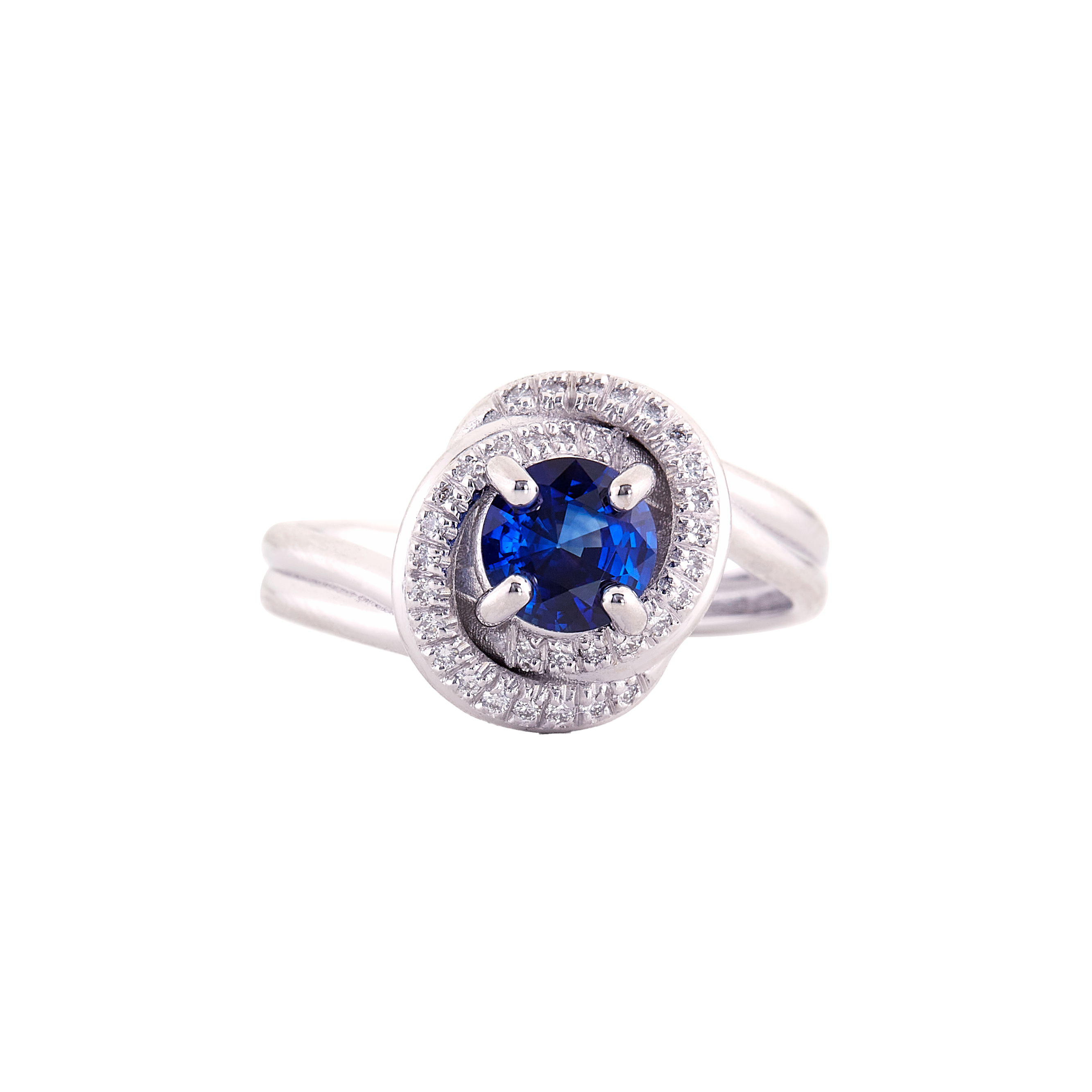 Bague or blanc, saphir bleu et diamants