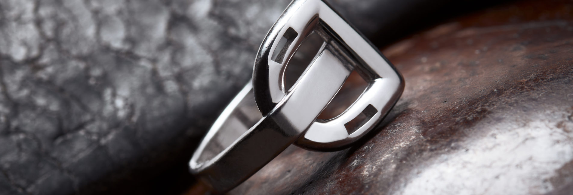 bague étrier en or blanc