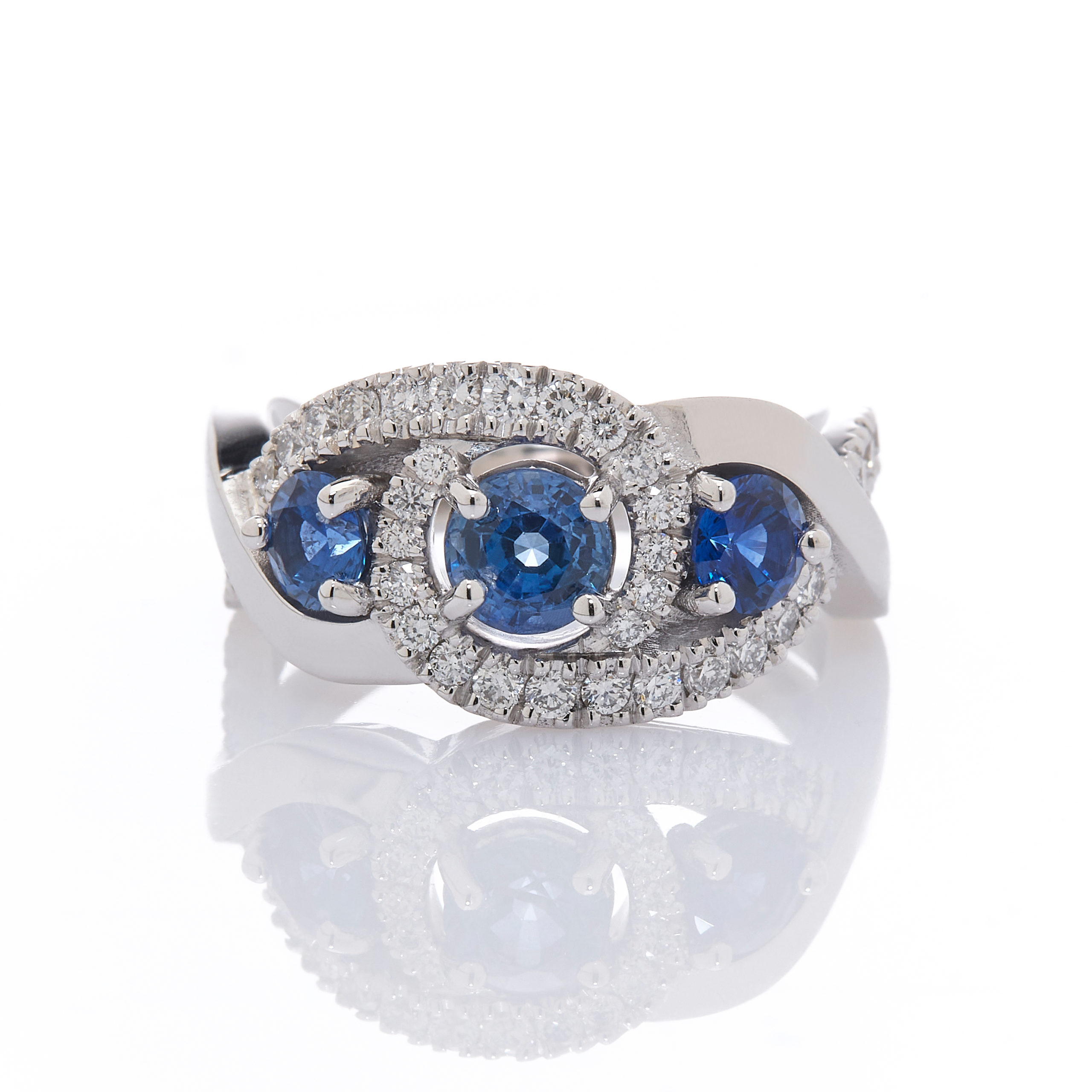 Bague de joaillier saphir et diamants